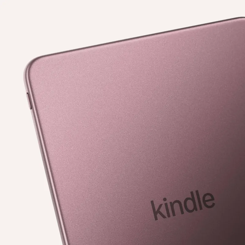 Aluminum back of the Kindle Colorsoft Signature Edition in Fig